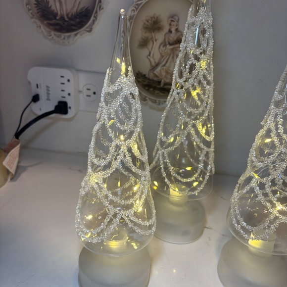 Set of 3 light-up glass cone tree, Tabletop decor Christmas tree - Picture 3 of 9